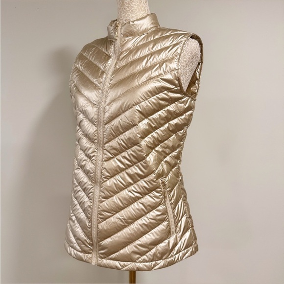 NWOT J.McLaughlin Metallic Gold Goose Down Lumi Vest Size Small - Picture 9 of 16